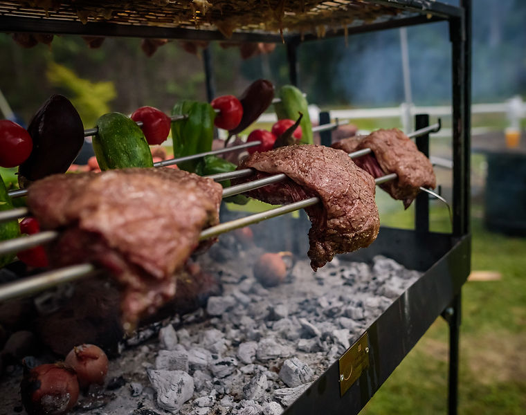 Evento corporativo con buffet de asado